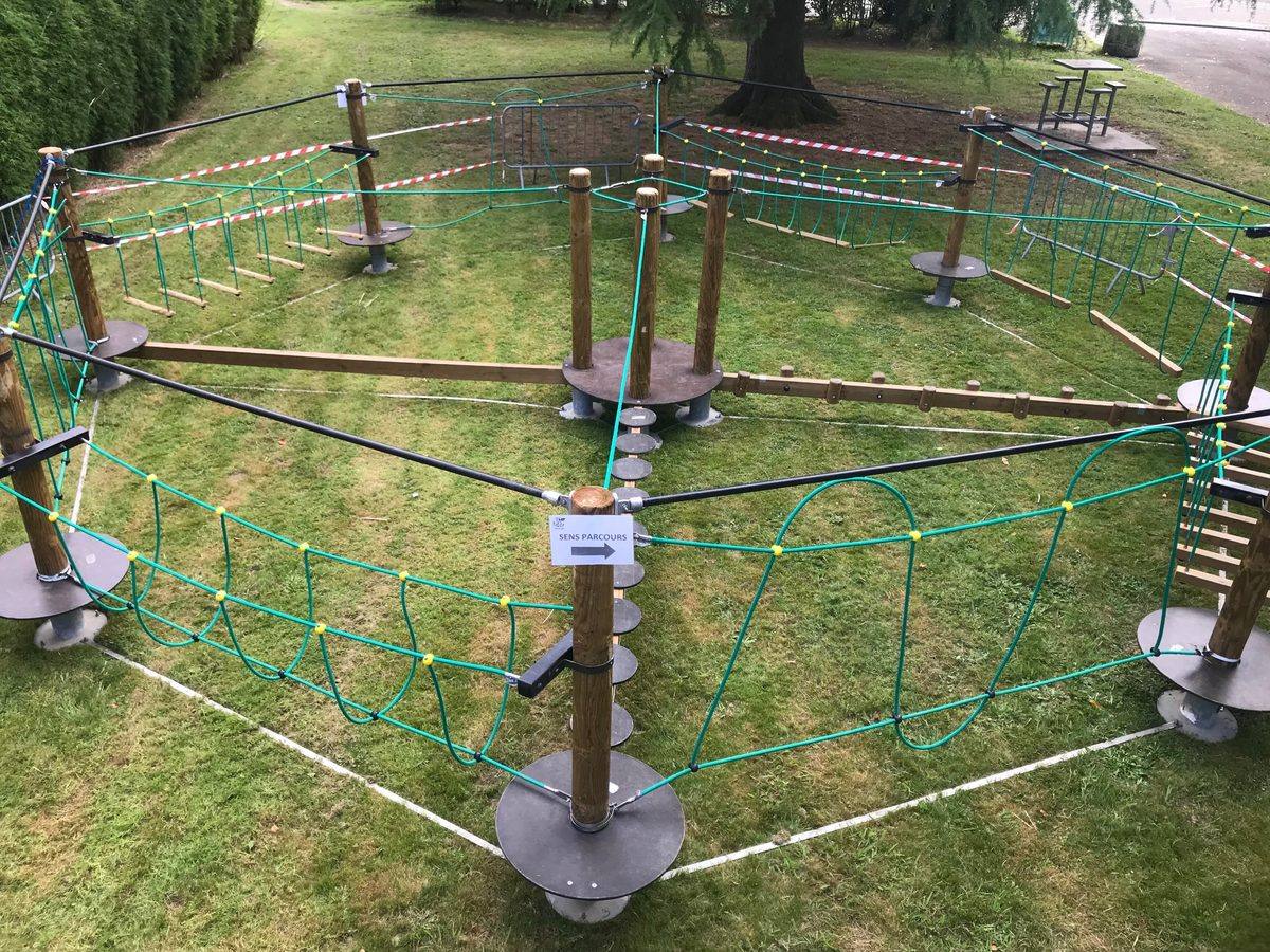 AccroKid : parcours de motricité en filets et rondins pour les tout-petits